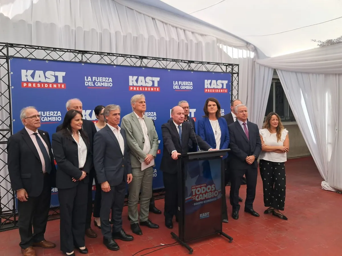 Economistas se unen: ¿Qué significa para tu bolsillo y el dólar?