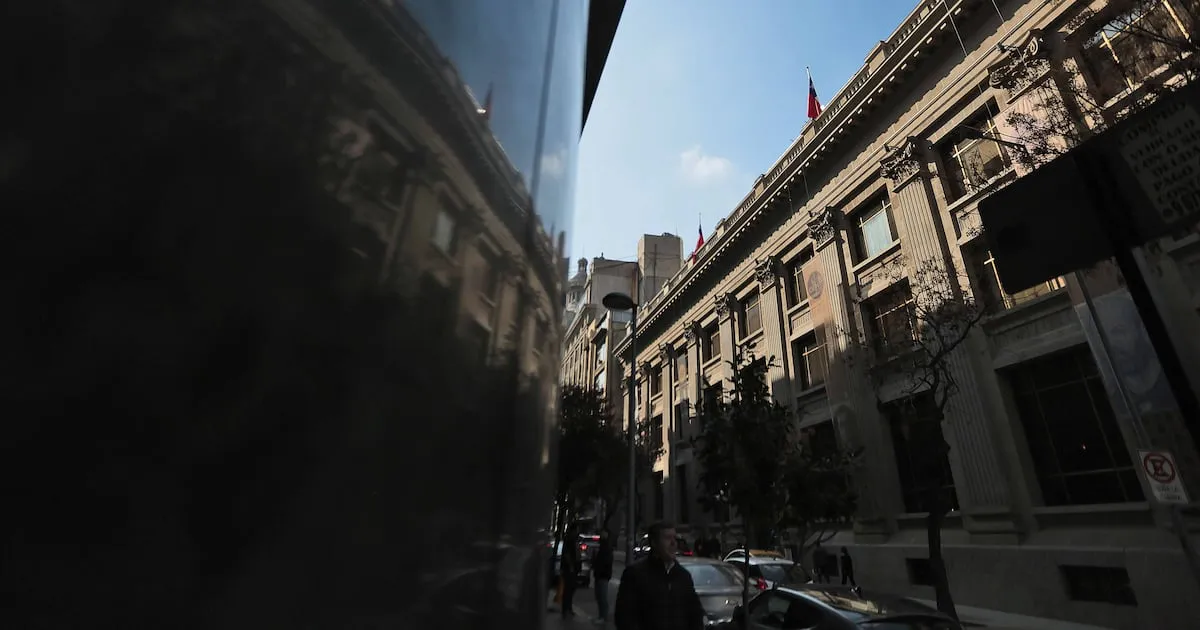 Dólar a $925: BC Alerta por Riesgos Globales, ¿tu bolsillo aguanta?